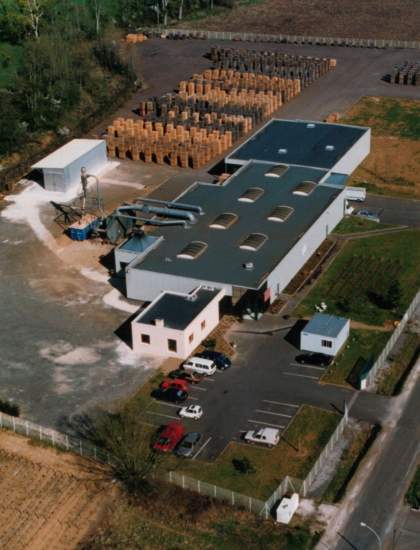 Vue aérienne de la Tonnellerie Remond en 1996.